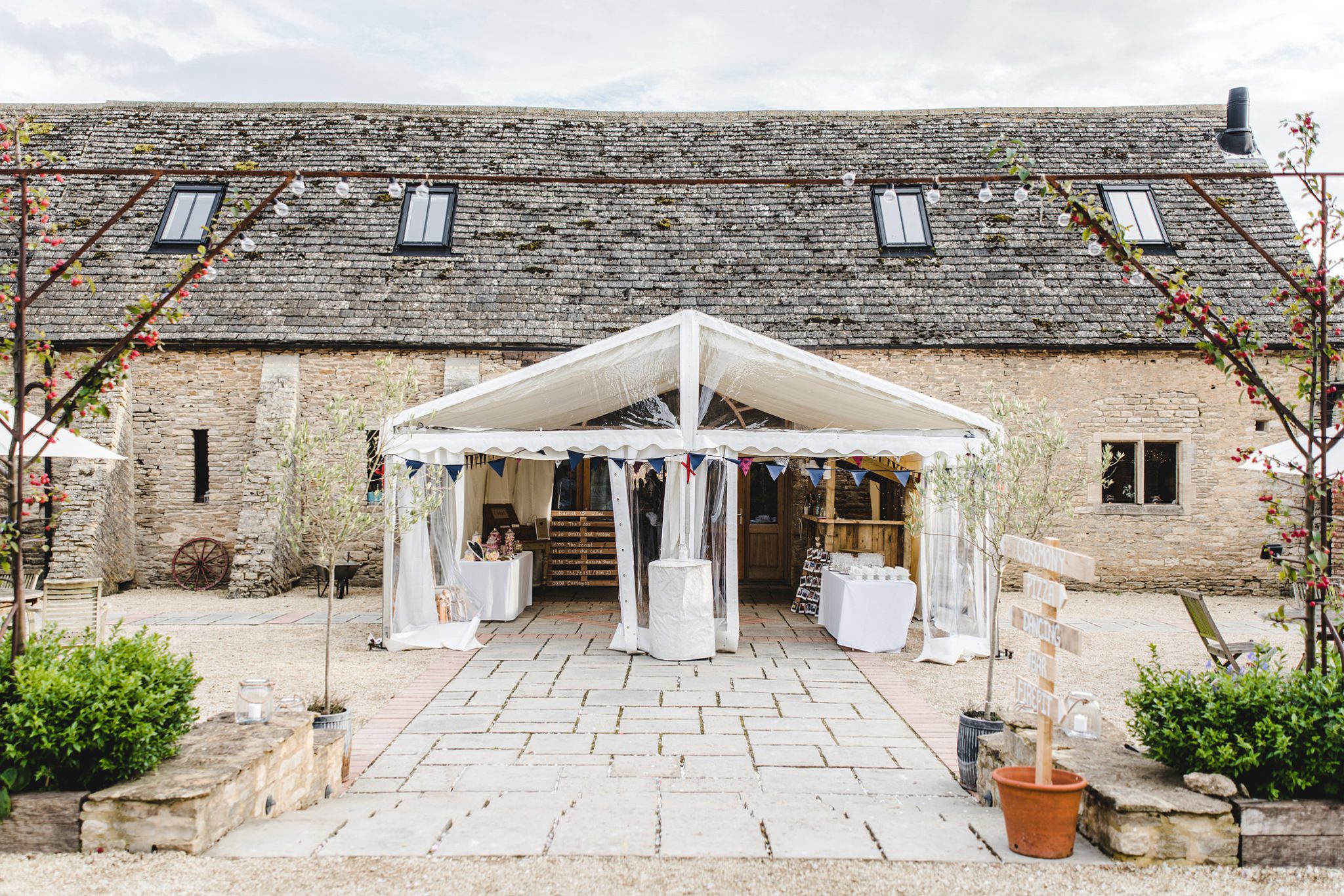 Oxleaze Barn wedding venue front view
