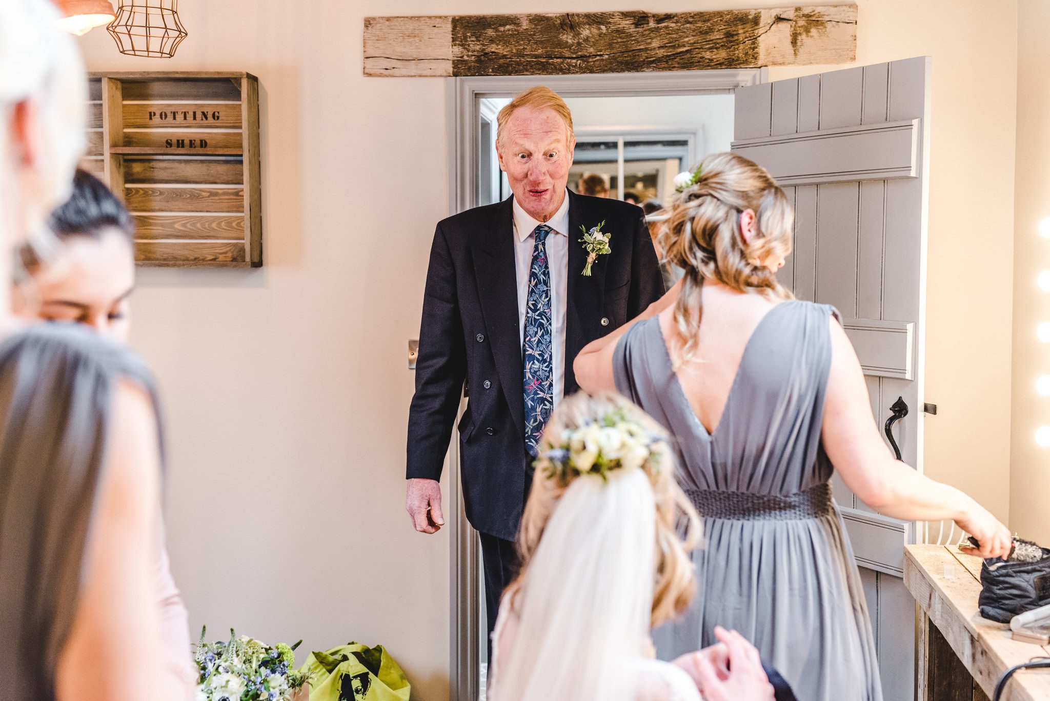 Father seeing his bride daughter for the first time