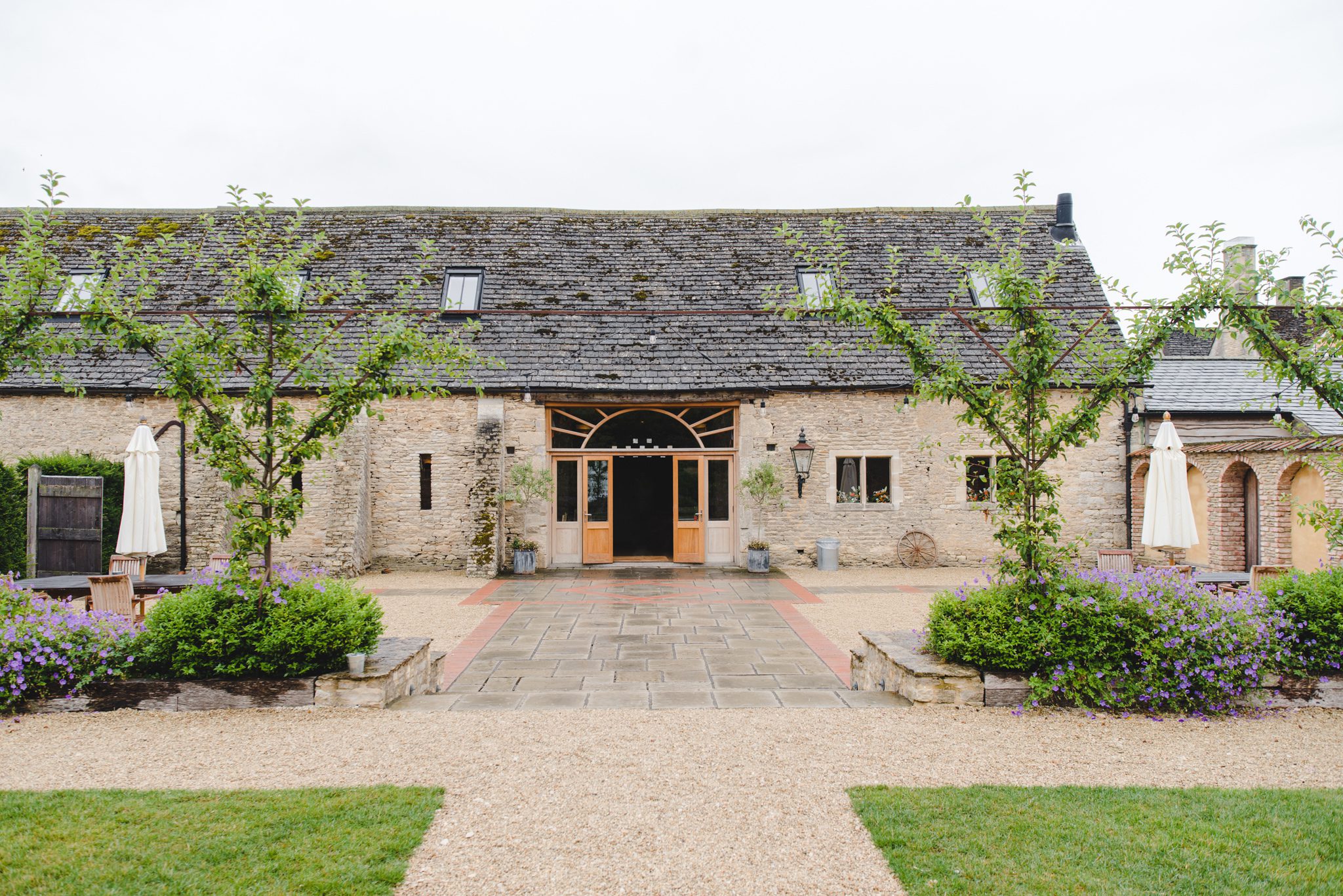 Outside view of the front of Oxleaze Barn