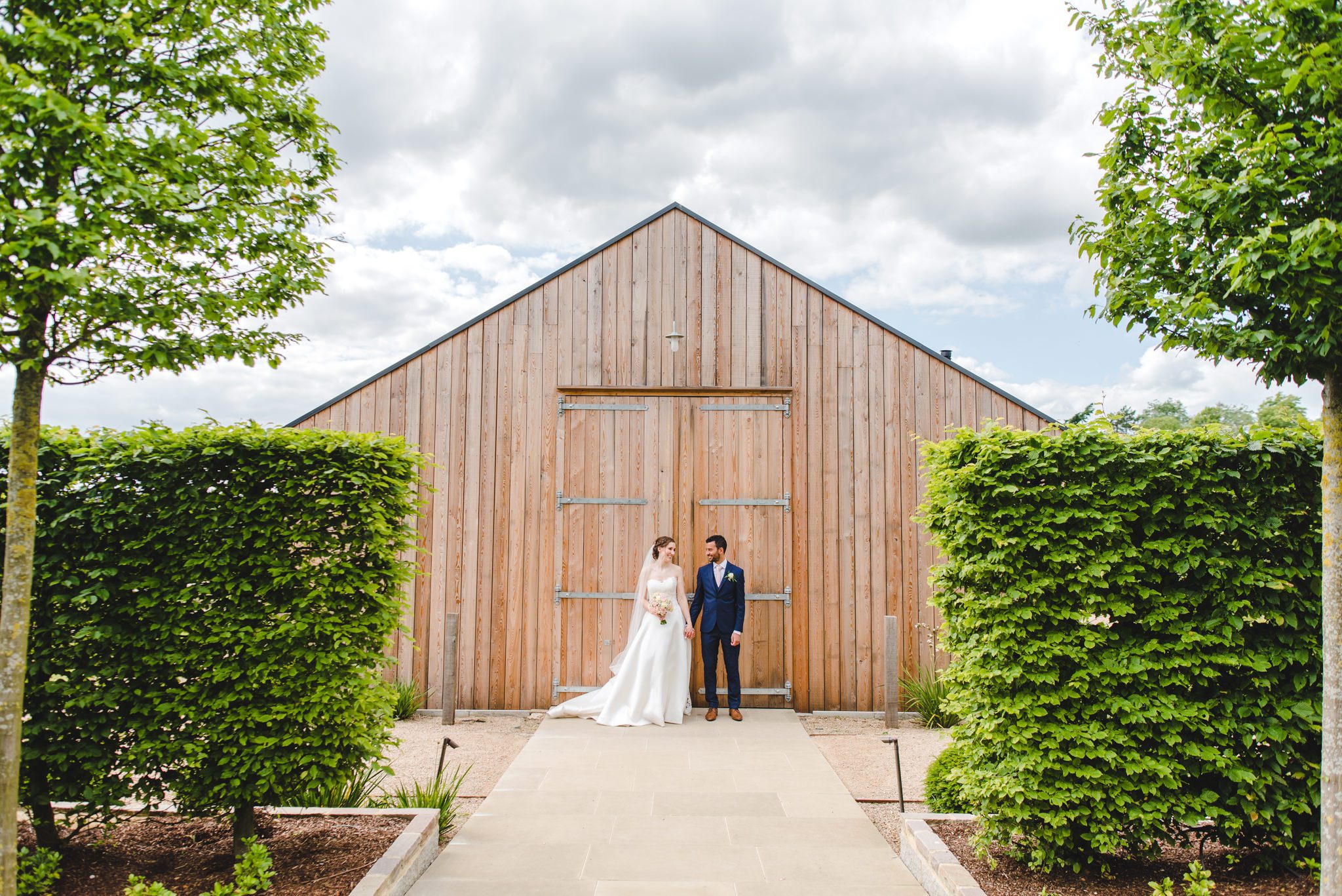 Beautiful wedding pictures at Hyde Barn