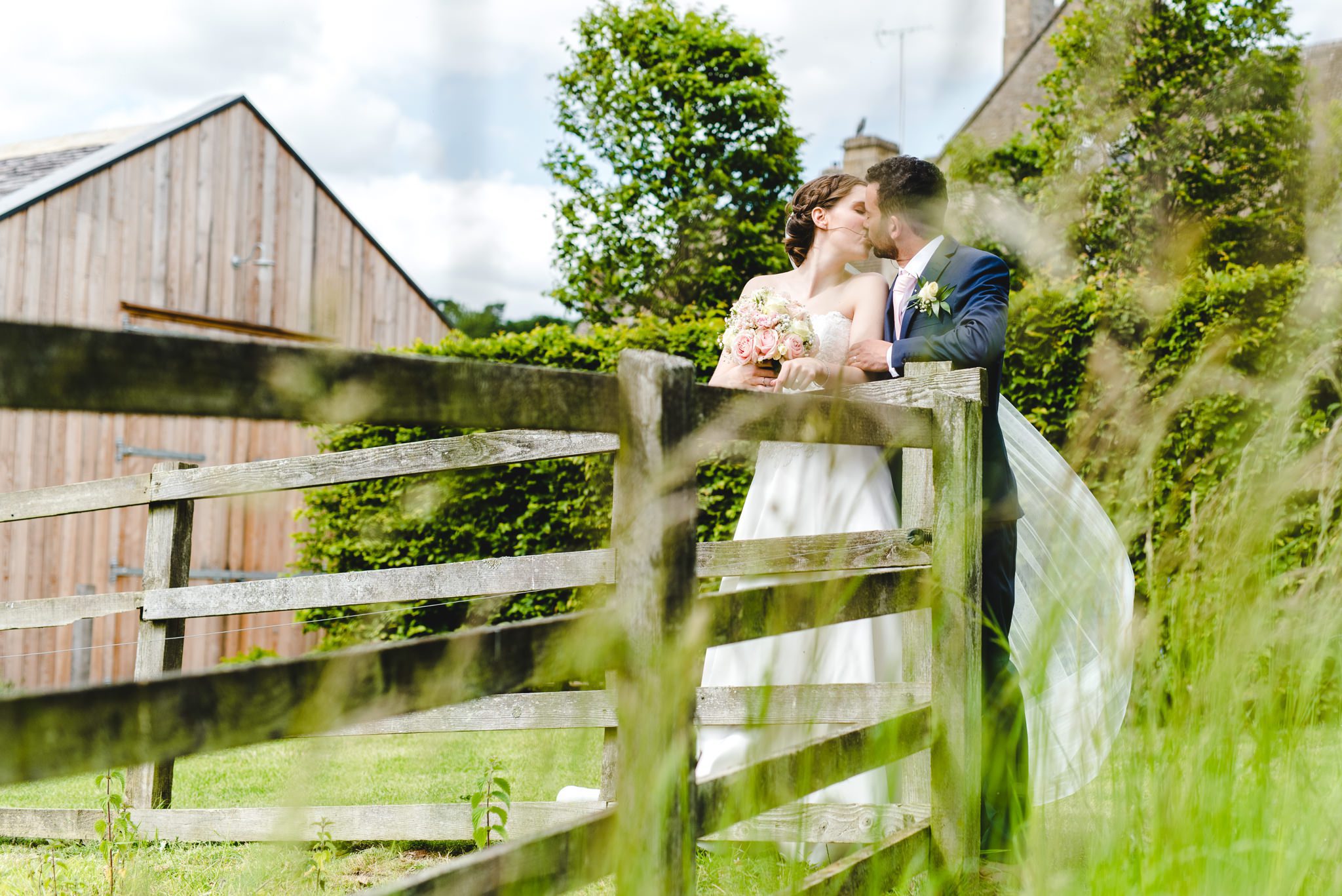 Beautiful wedding pictures at Hyde Barn