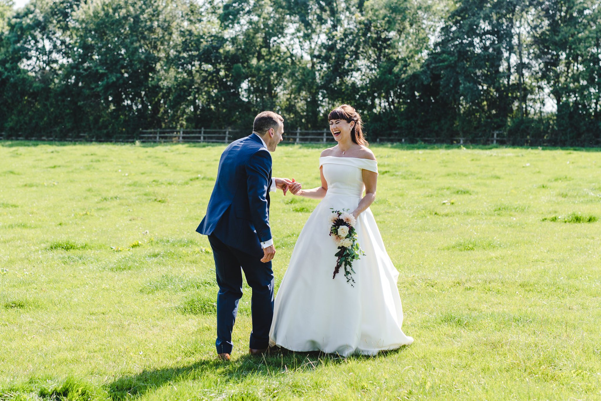 Relaxed wedding photographs at Oxleaze Barn