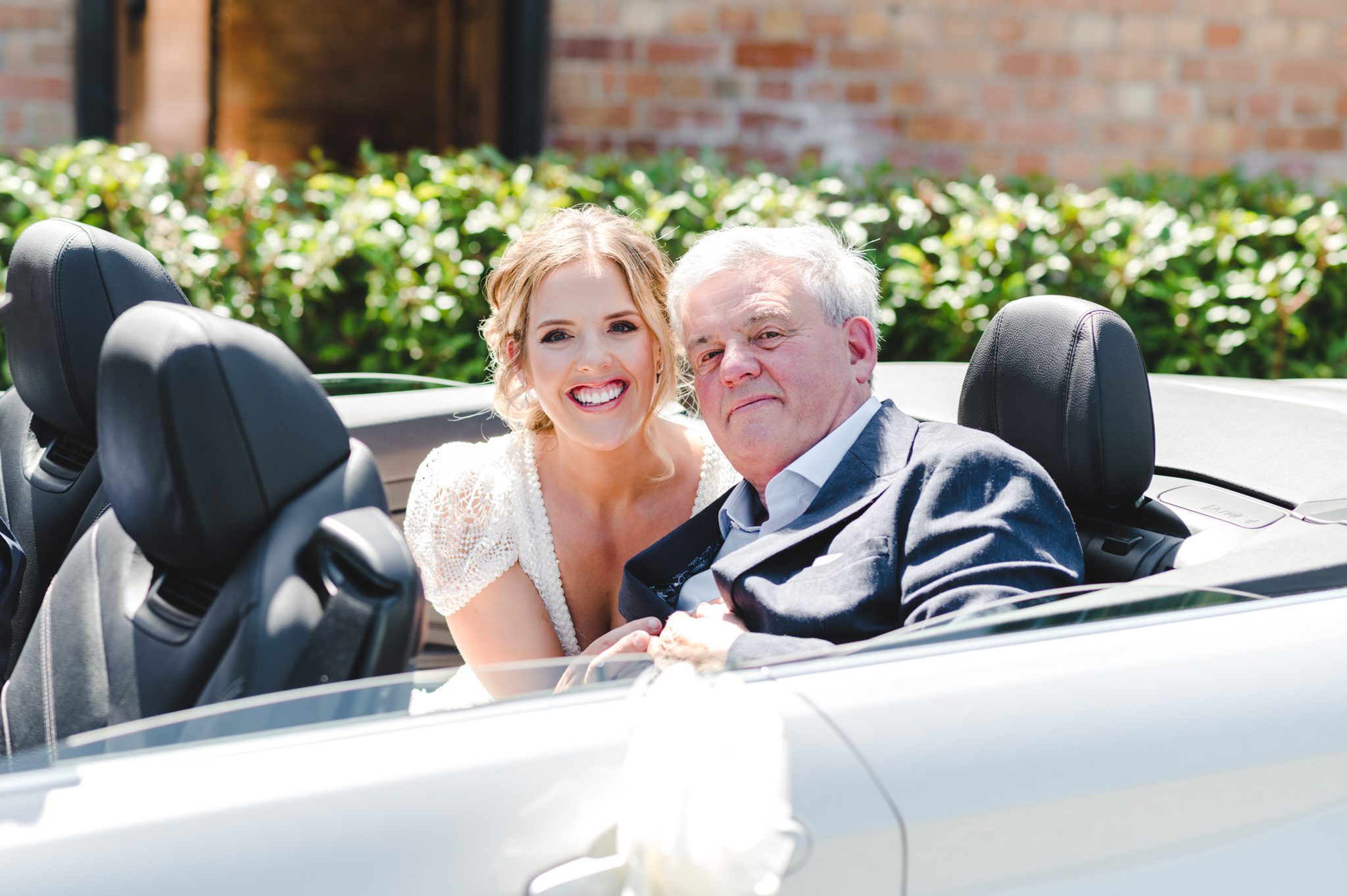 Bride and her father arriving in a blue car for her wedding