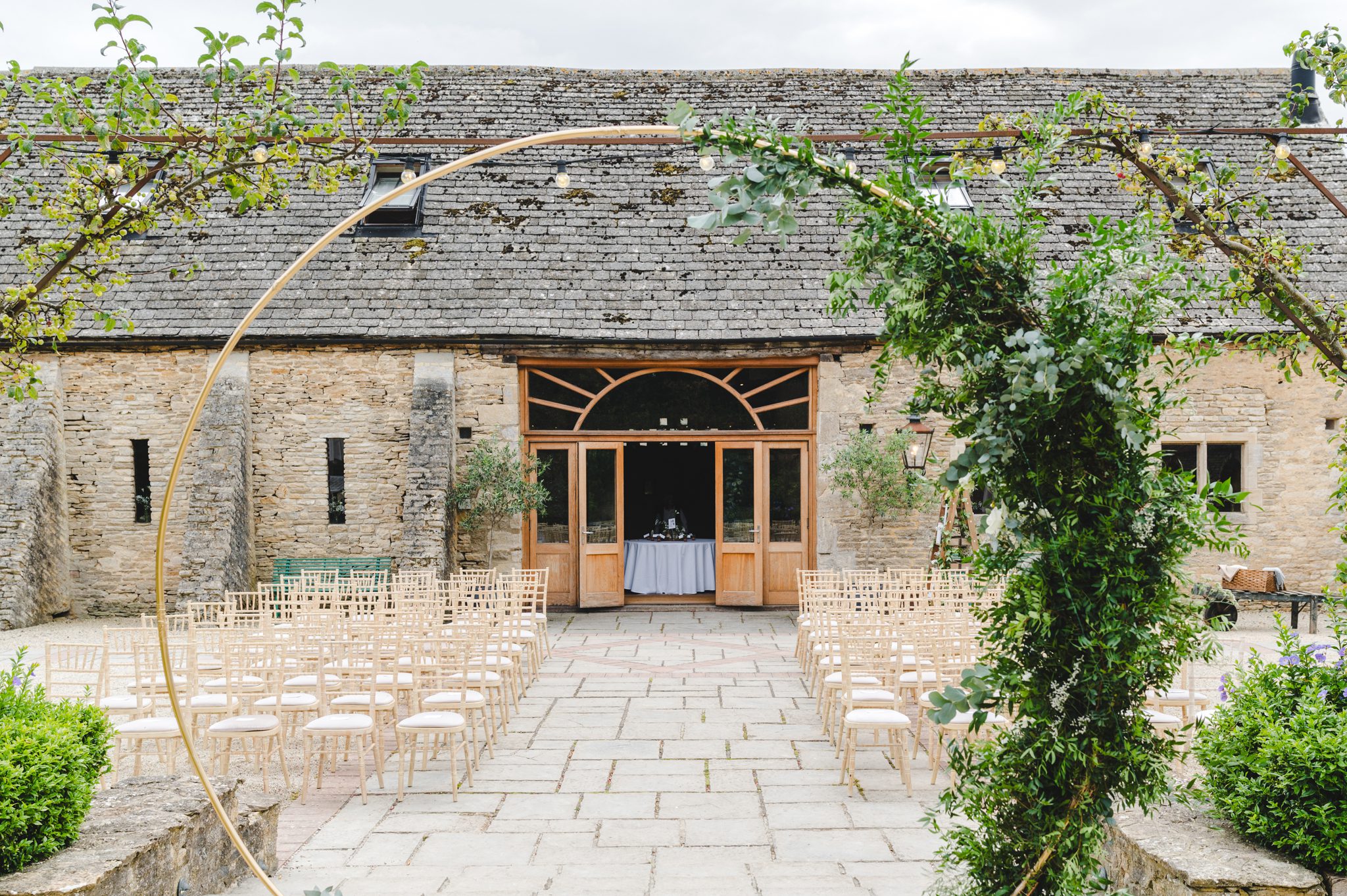 Oxleaze Barn outside view