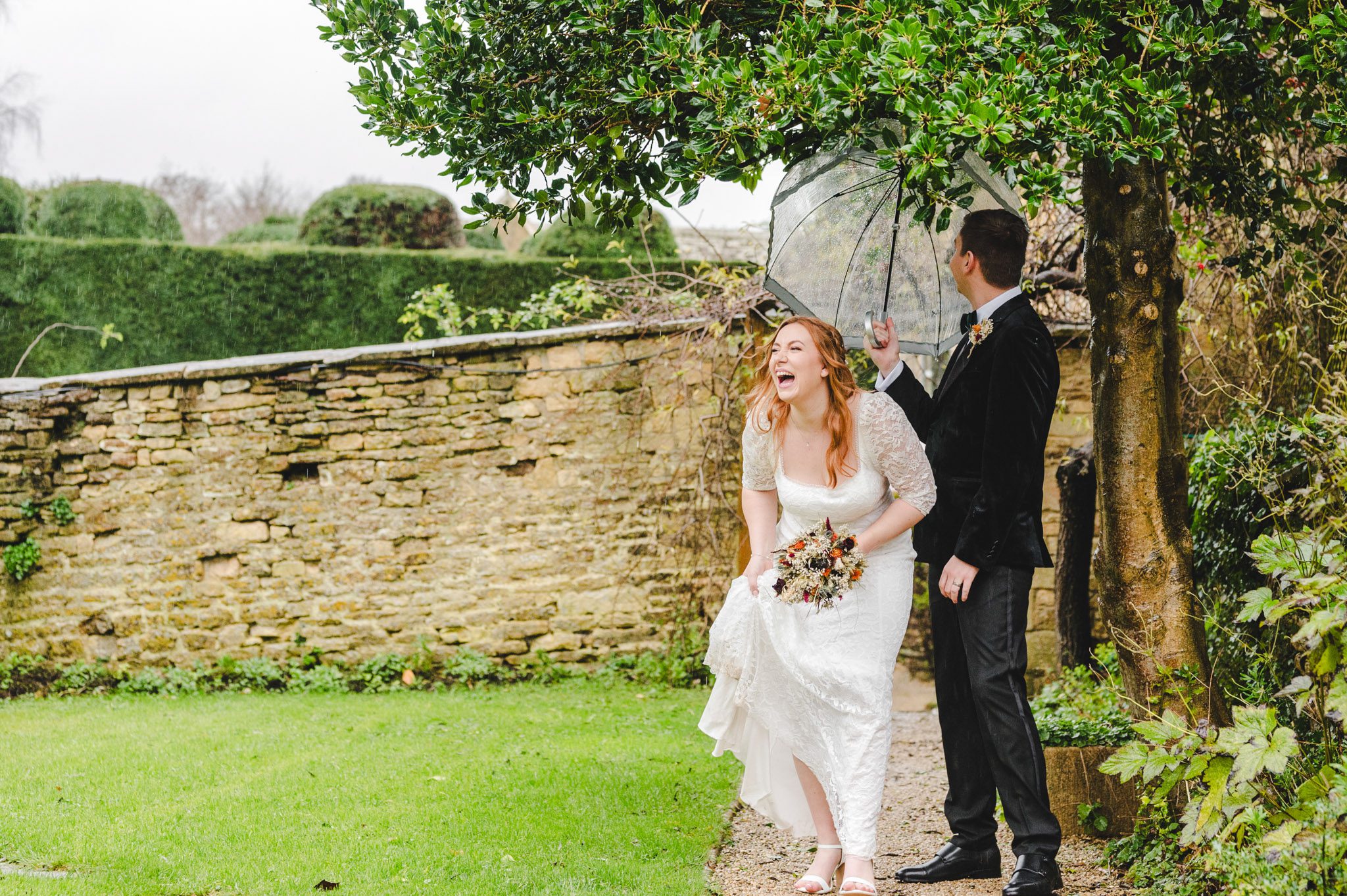 easy ways to handle wedding weather