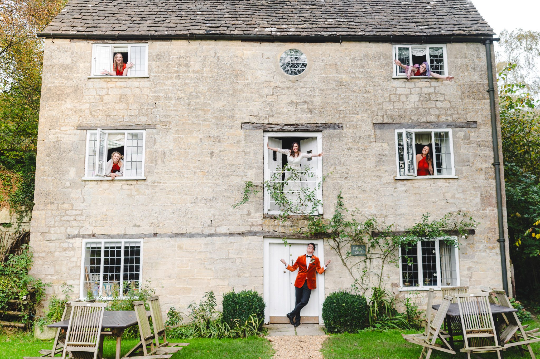 Find out the ways to entertain your wedding guests